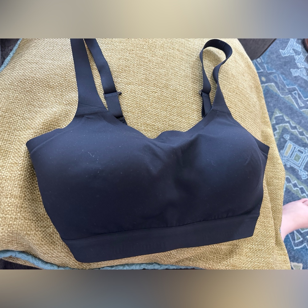 Black Women's Lululemon Bra
